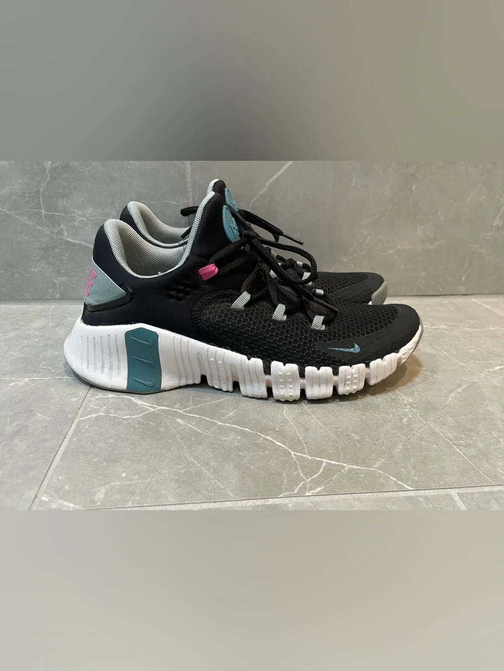 Nike Free Women’s Metcon 4 Lace Up Black Teal Mesh Athletic Training Sneakers 8